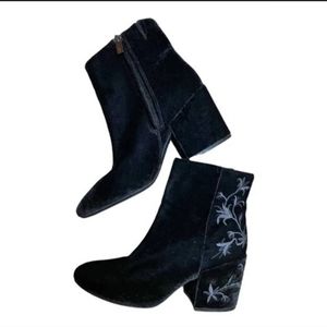 EUC Kenneth Cole Velvet Ankle Boots Size10